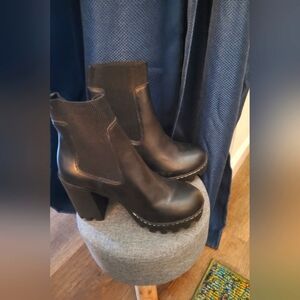 (Moving Sale)Women's size 7 black boots